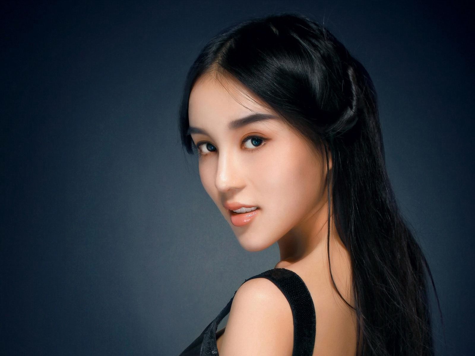混血美女模特石一伊 棚拍图片 [45P]插图2