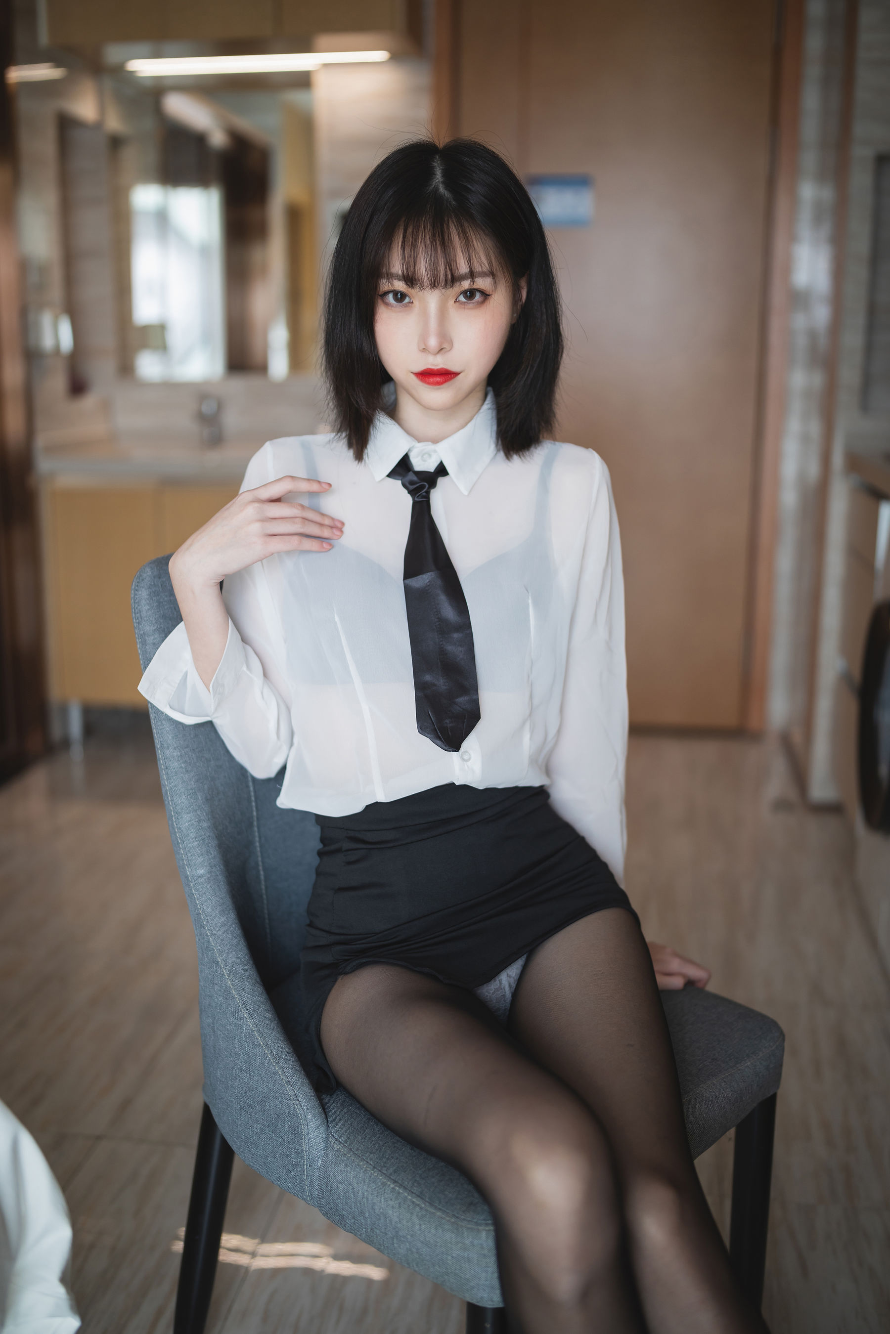 许岚 – OL制服 [41P]-美图馆