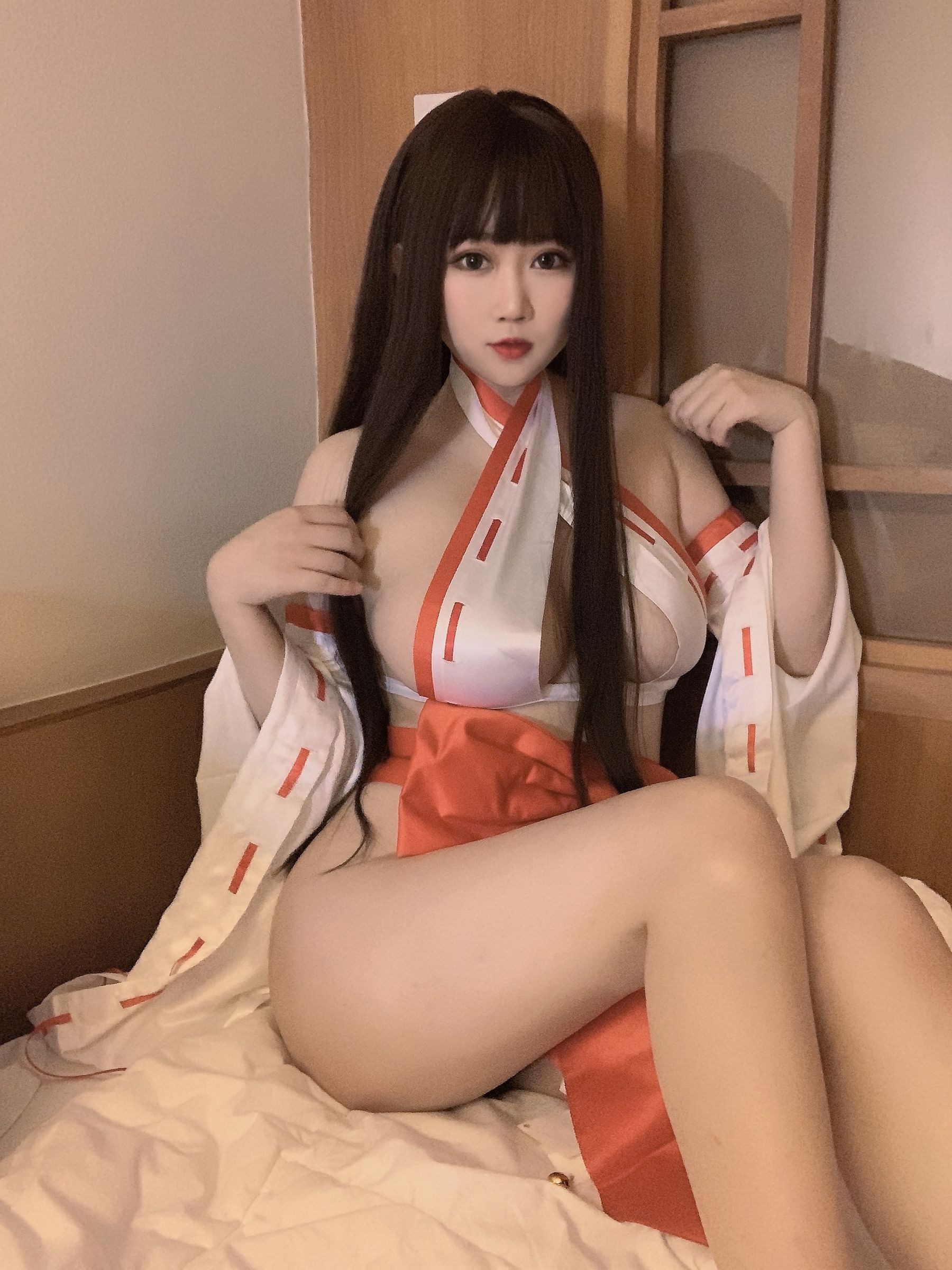 蜜桃少女是依酱呀 – 女巫 [41P]-美图馆