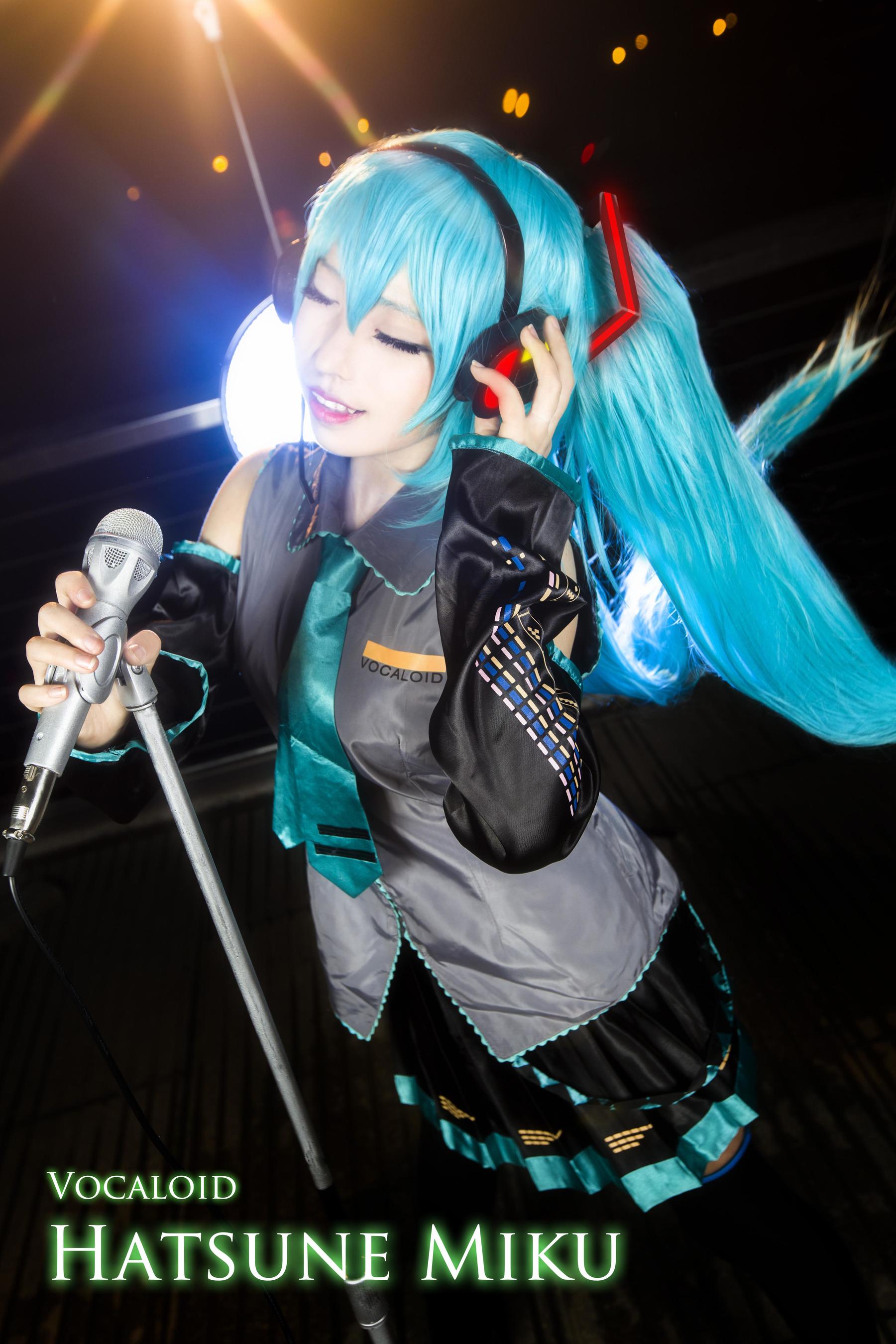 [Cosplay写真] 萌妹白易子教主 – VOCALOID [8P]-美图馆