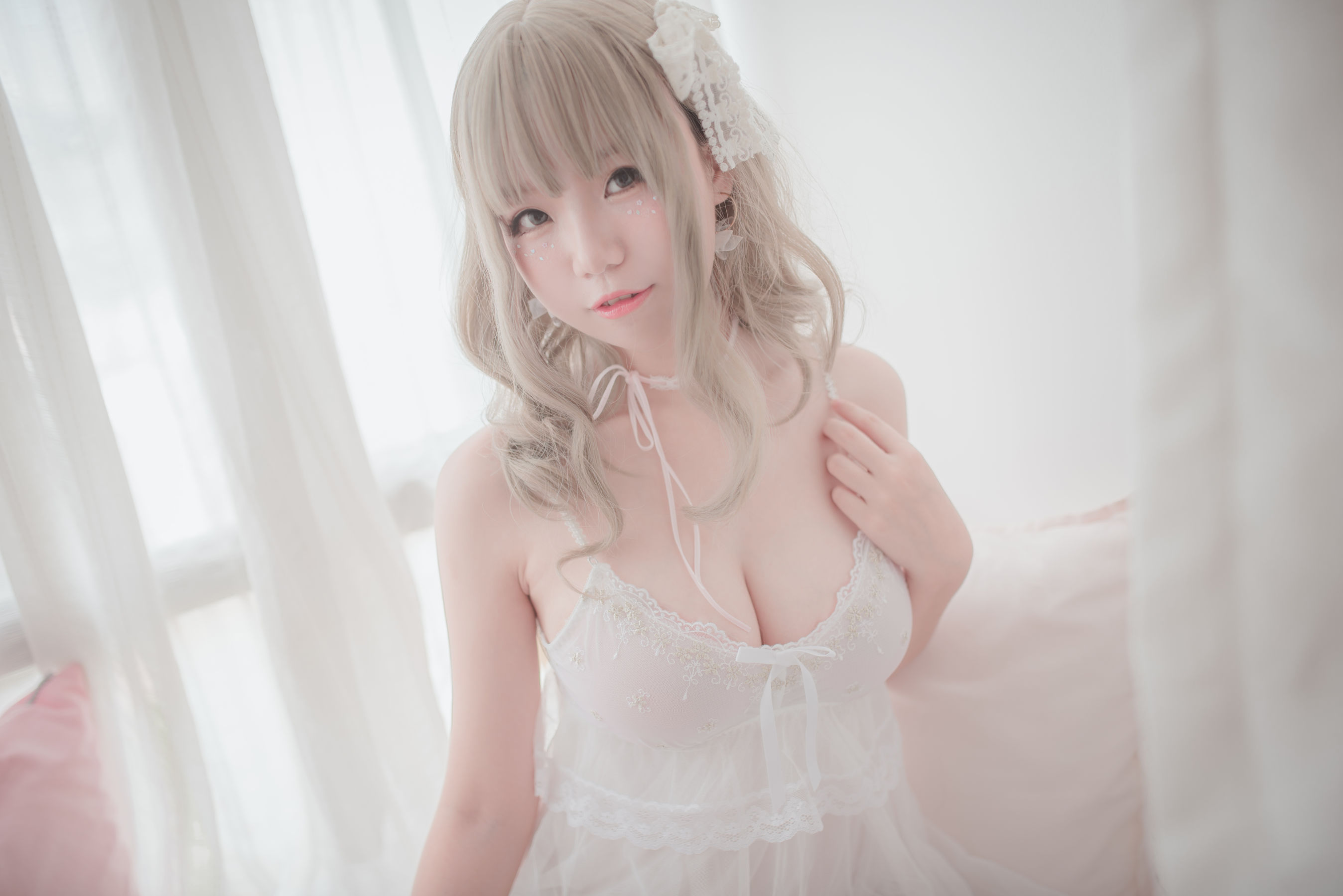 [萝莉COS] Yoko宅夏《白色丝质连衣裙》 [26P]插图2