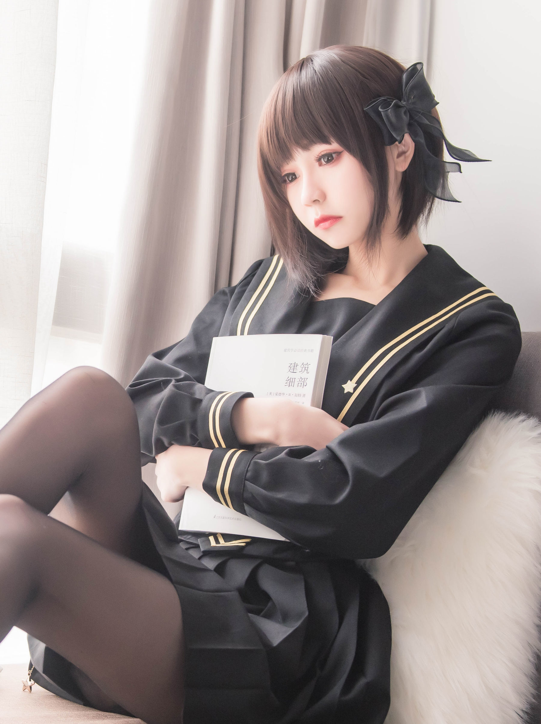 [萝莉COS] 小妖精你的负卿 – 窗台制服 [18P]插图2