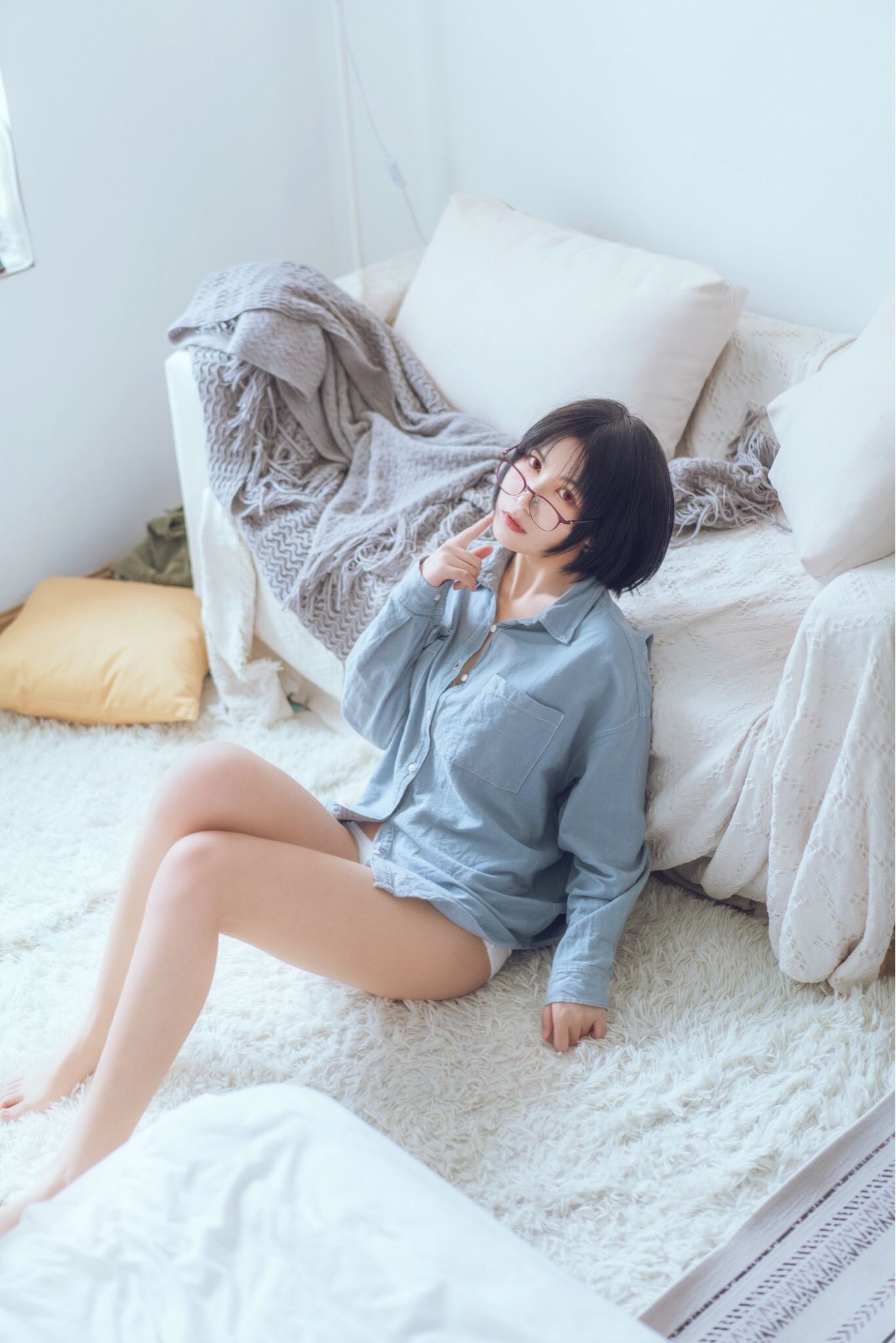 COSER美女逐月su 蓝色衬衫 [22P]插图2