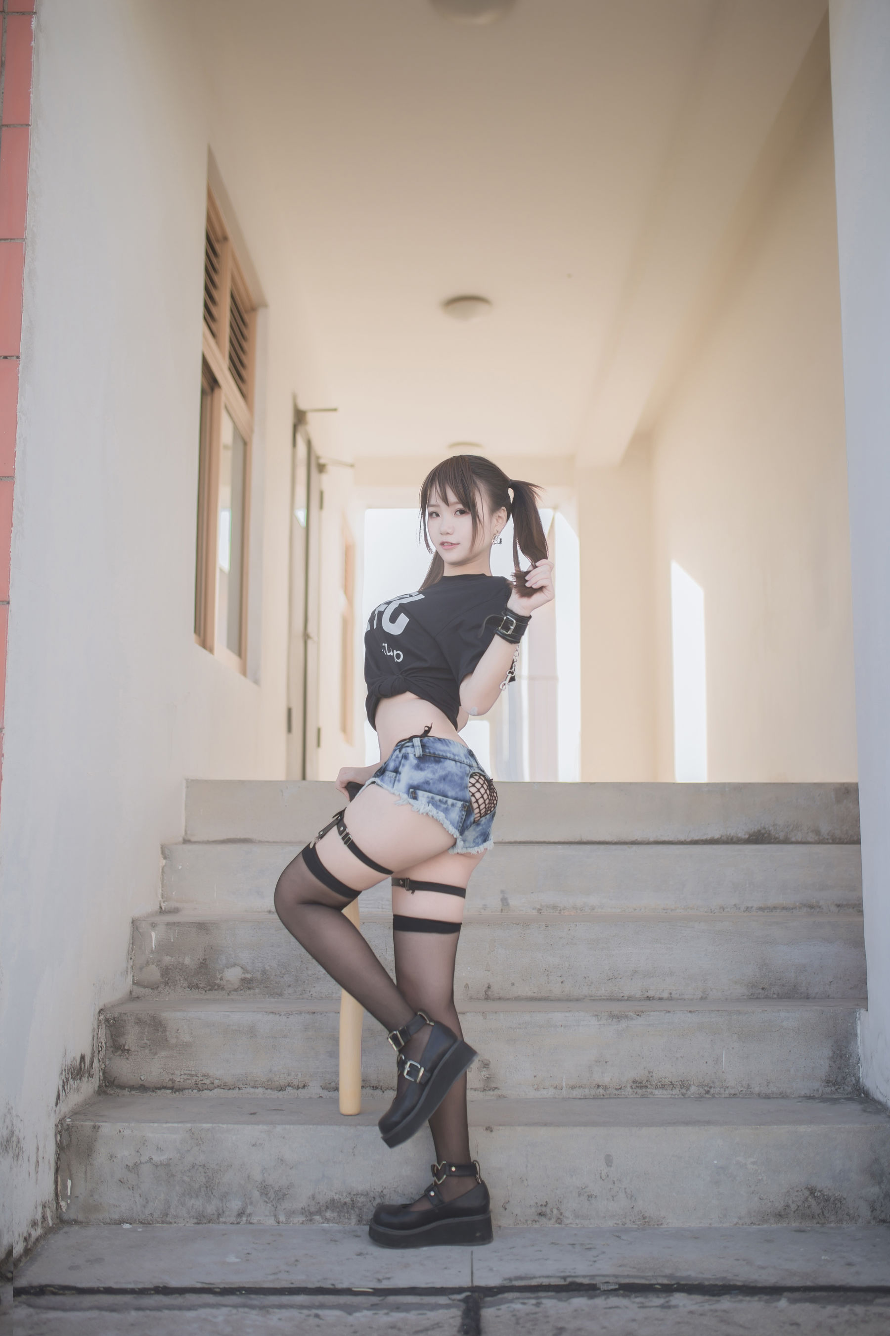 [萝莉COS] Yoko宅夏《巨乳》 [28P]插图3