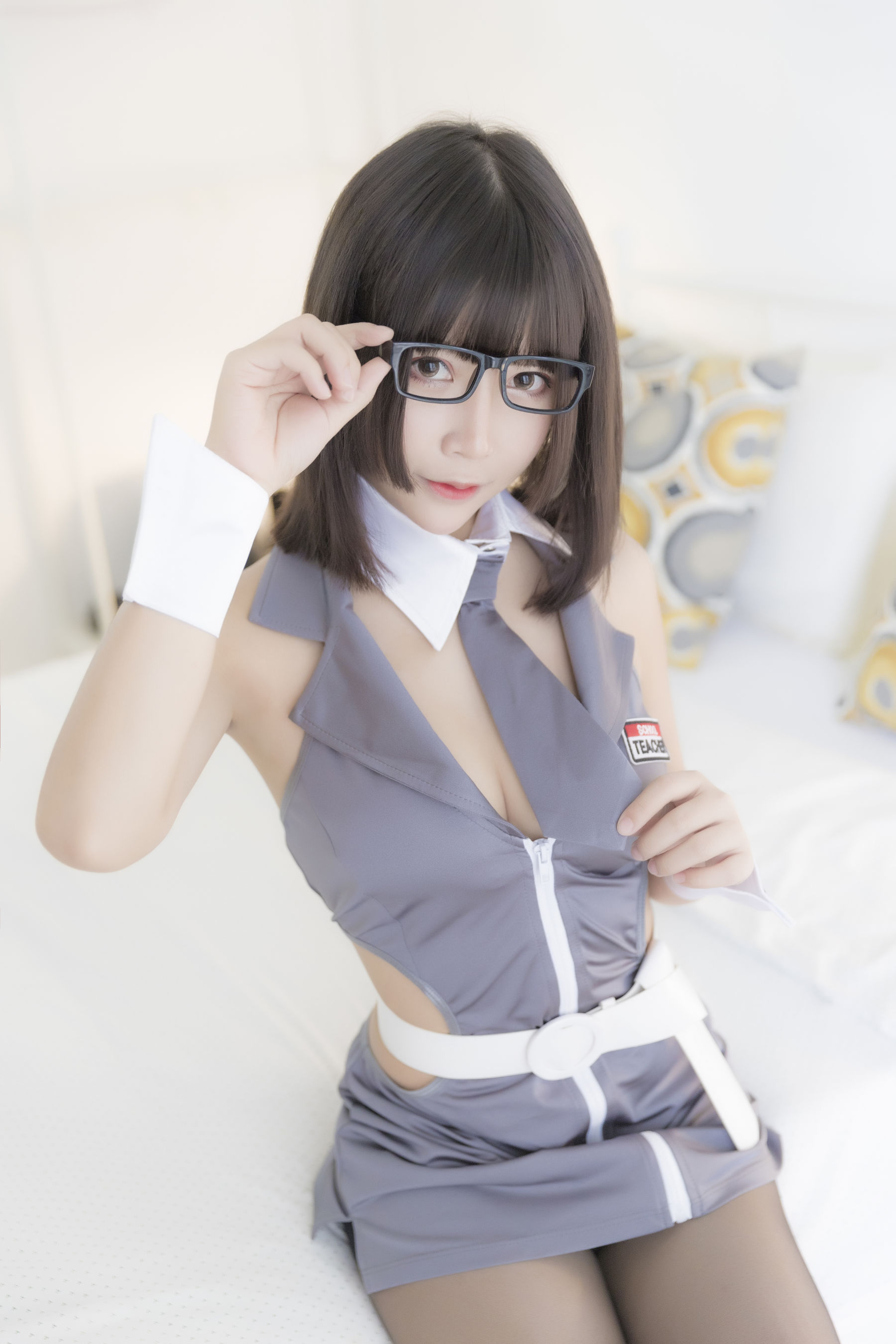 二次元妹子抱走莫子aa 黑丝制服 [45P]-美图馆